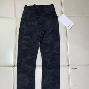 Lululemon Wunder Train HR Tight 25” Size 4 Camo